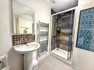 Shower room- click for photo gallery